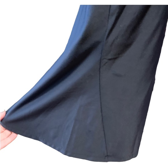 Under ARMOUR RACER TANK WITH SCOOP NECK IN BLACK SIDE SIZE MEDIUM - Picture 5 of 7